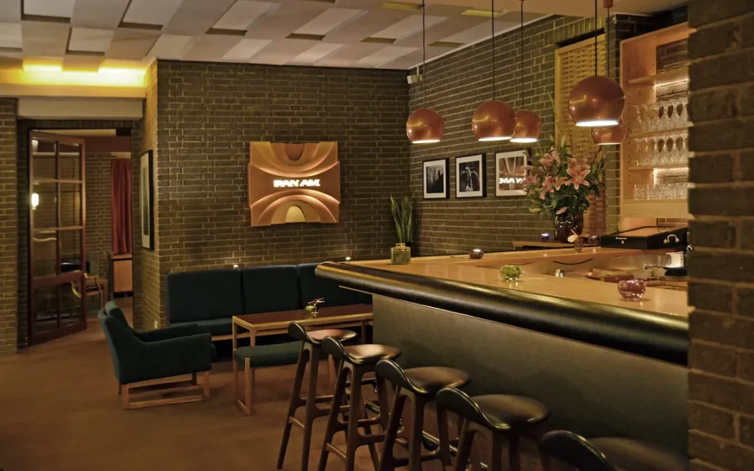 Pan Am Lounge